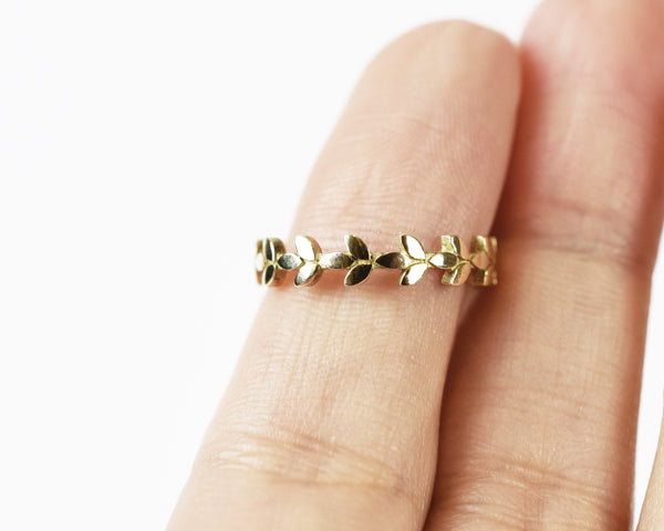 Petite Leaves Ring