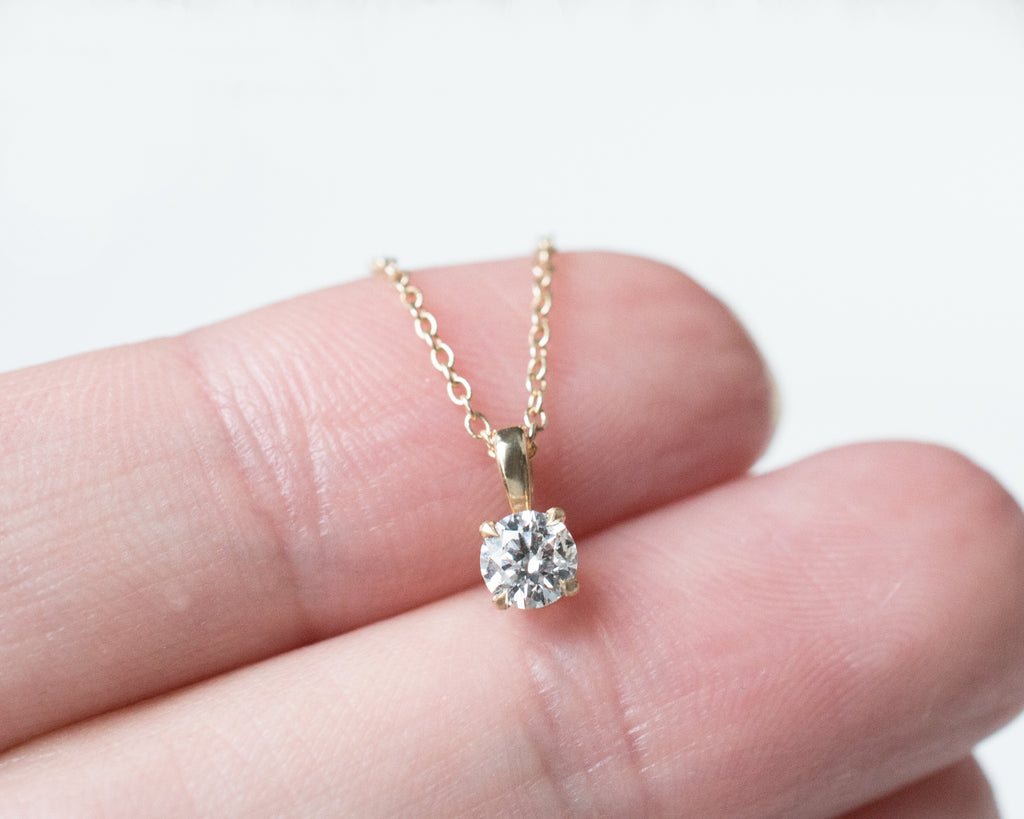Vrai and oro solitaire diamond necklace hotsell